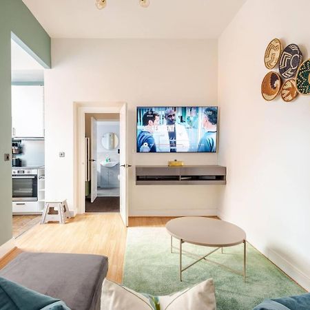 Stylish Flat In Central Location With Free Parking Swindon Kültér fotó