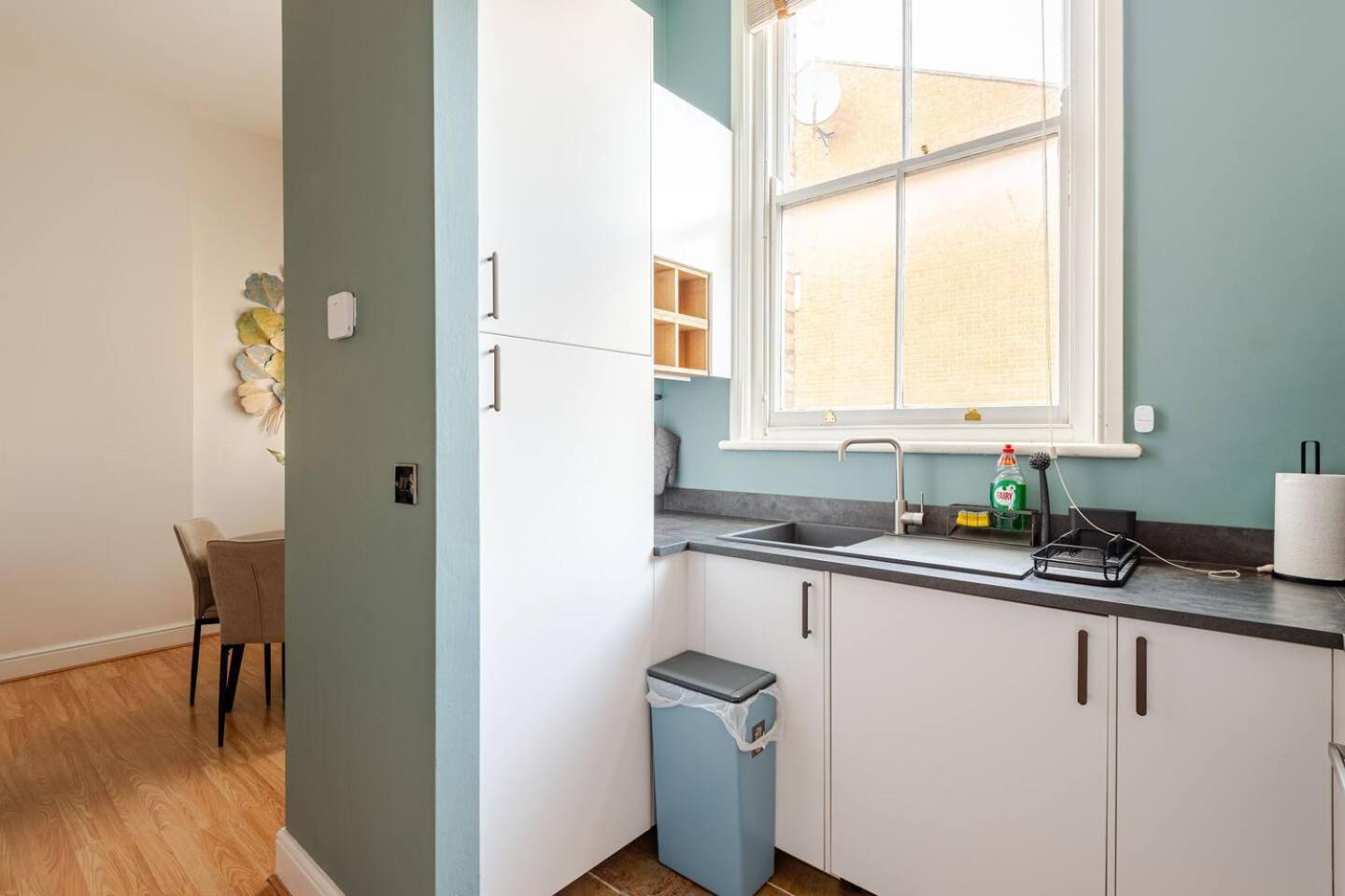 Stylish Flat In Central Location With Free Parking Swindon Kültér fotó