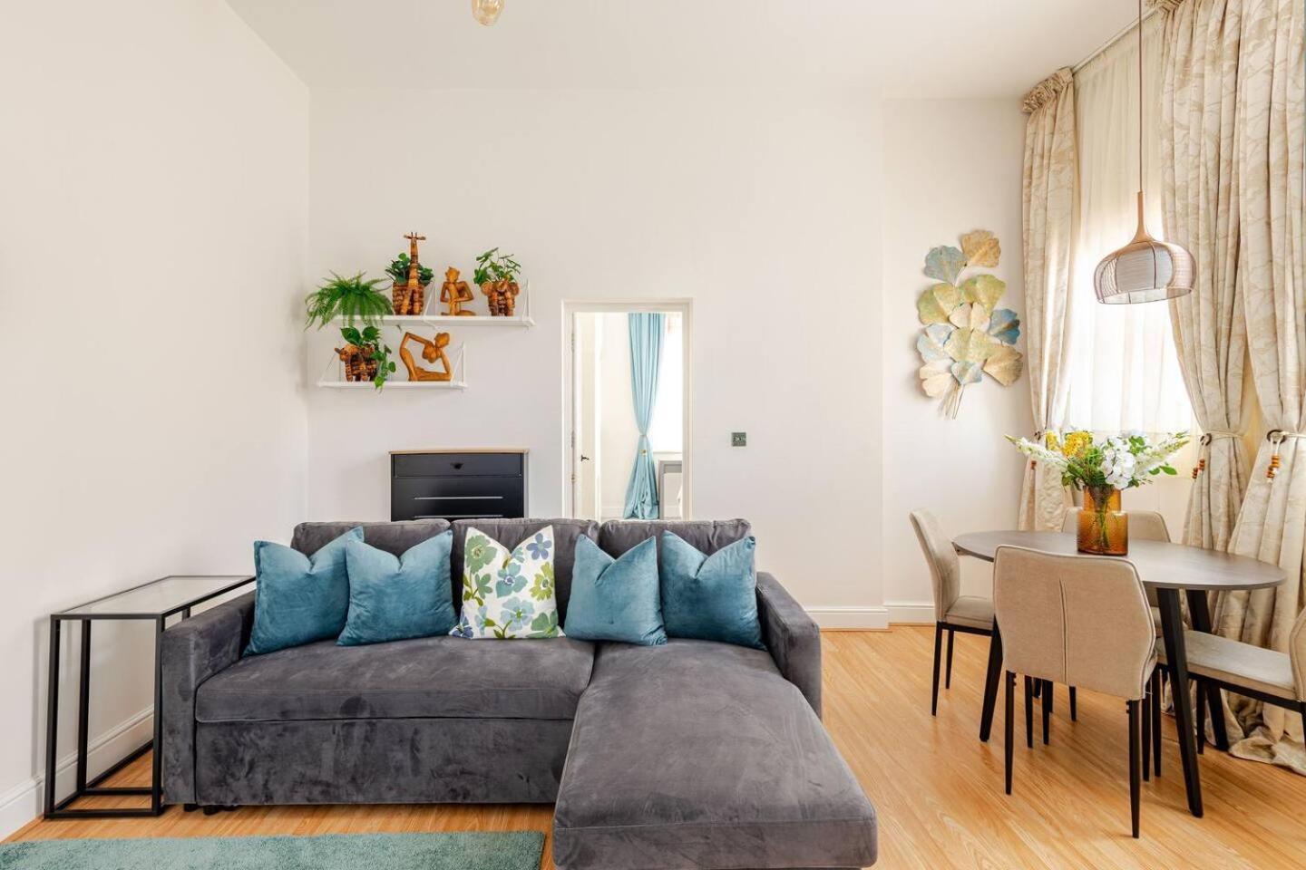 Stylish Flat In Central Location With Free Parking Swindon Kültér fotó