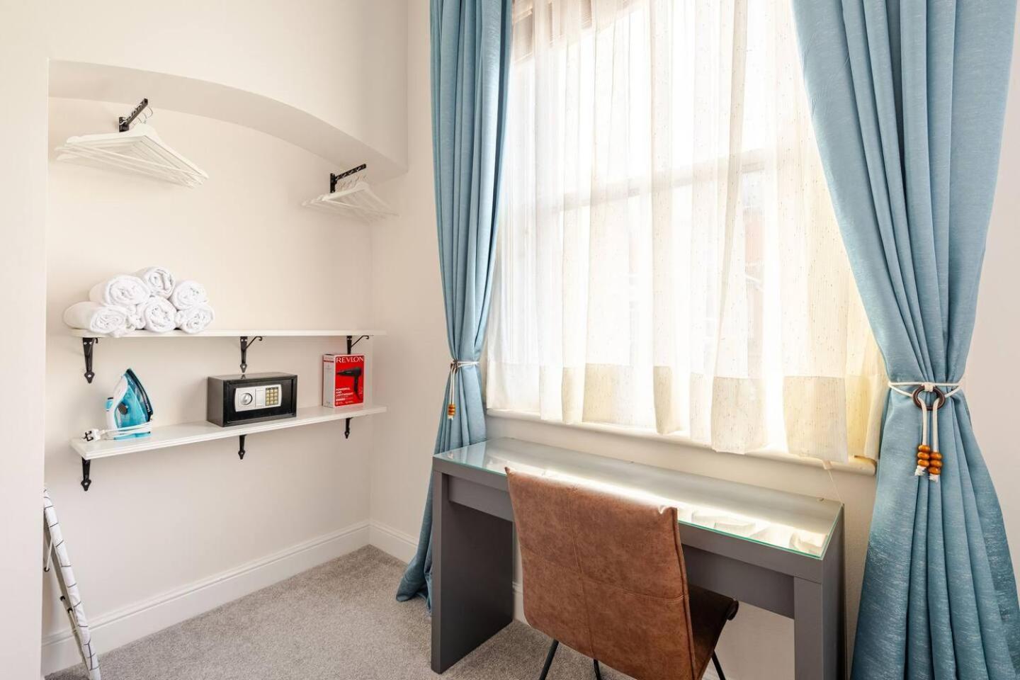 Stylish Flat In Central Location With Free Parking Swindon Kültér fotó