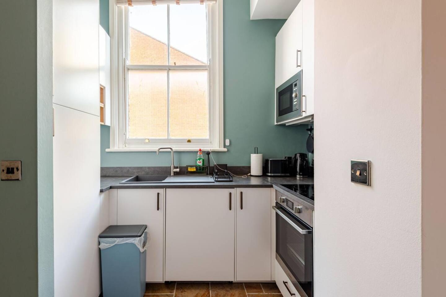 Stylish Flat In Central Location With Free Parking Swindon Kültér fotó