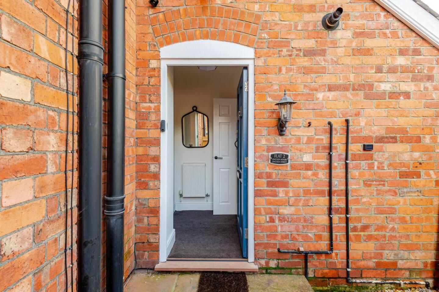 Stylish Flat In Central Location With Free Parking Swindon Kültér fotó