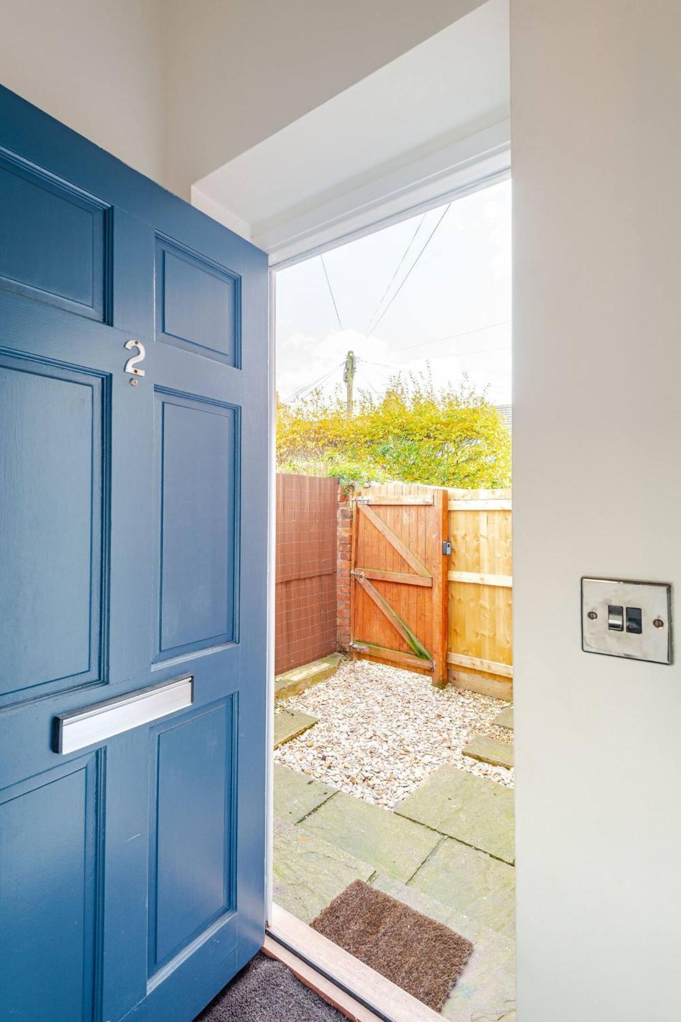 Stylish Flat In Central Location With Free Parking Swindon Kültér fotó